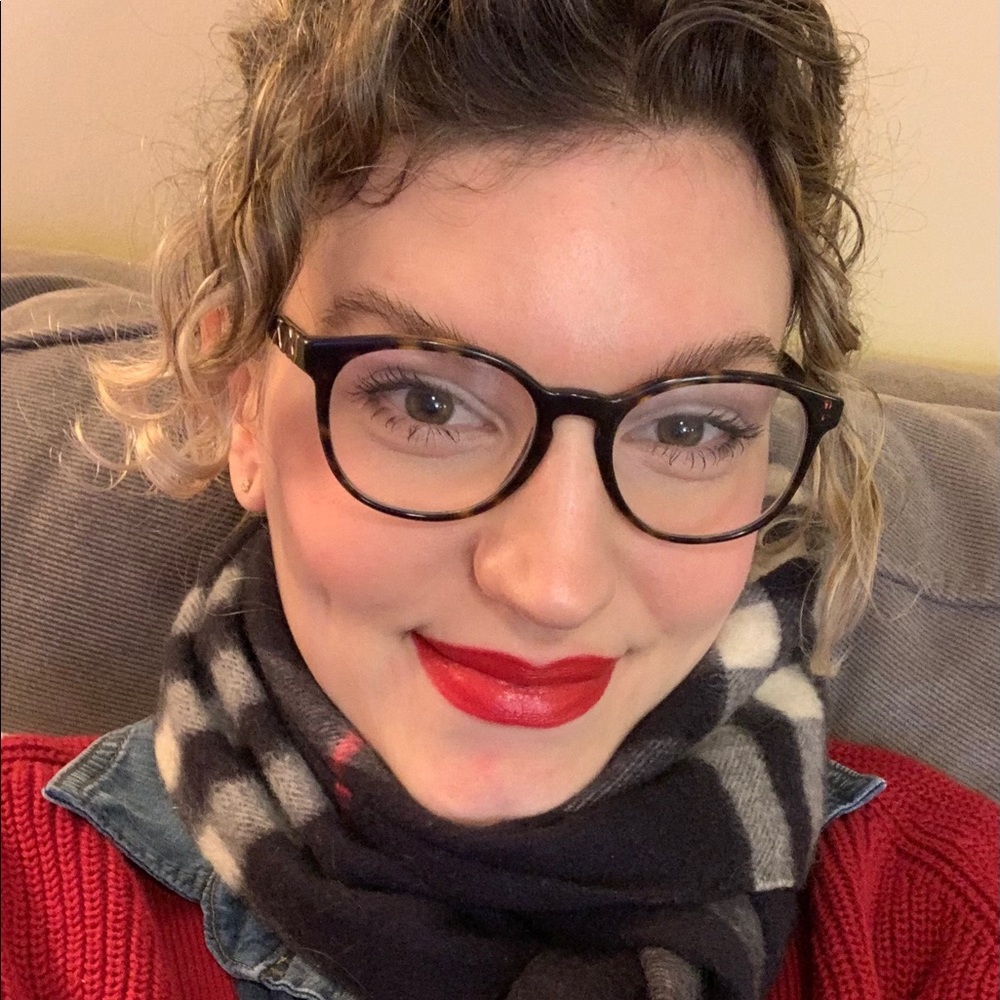 Meet your Posher, Alexis